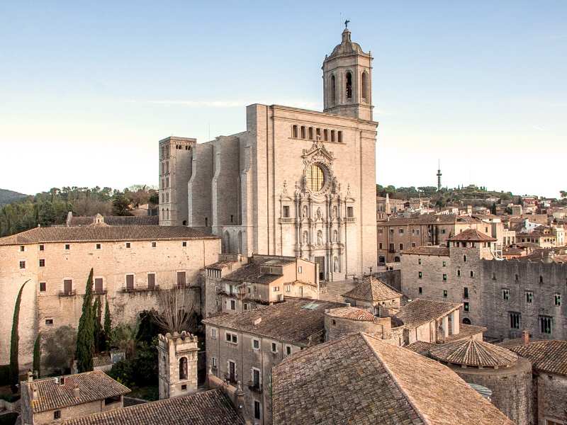 Photo: Tours inolvidables a Girona y Besalú